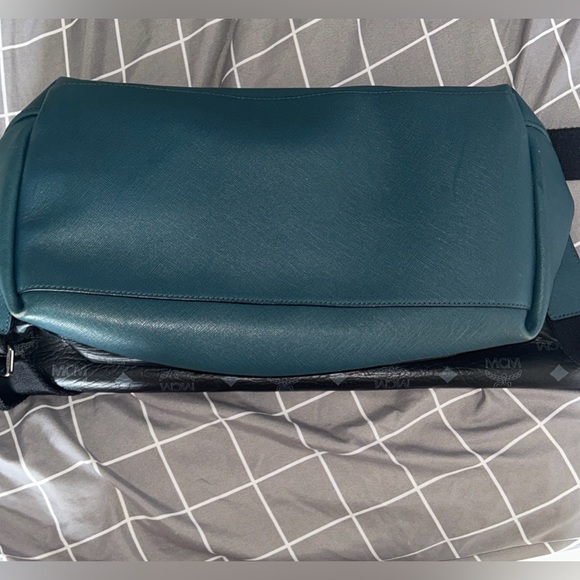 Authentic MCM Craig and Karl Snow Dome Messenger Bag - Picture 4 of 10